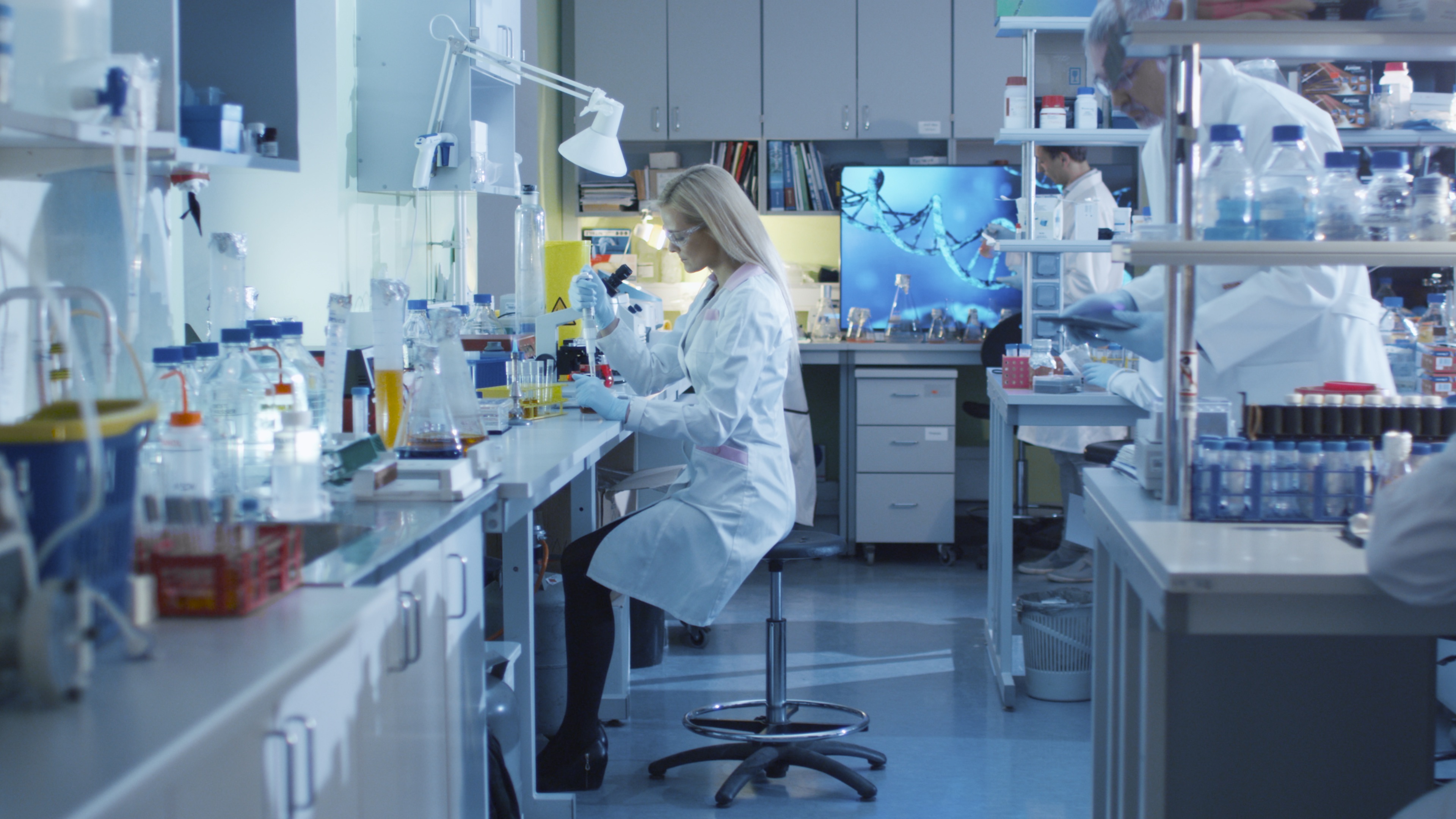 Laboratory Fume Hoods & Clean Air Solutions - TopAir Systems.